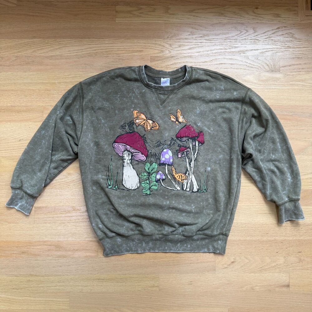 Women’s M 7-9 Mushroom Butterfly Graphic Sweatshirt Whimsigoth Cottagecore